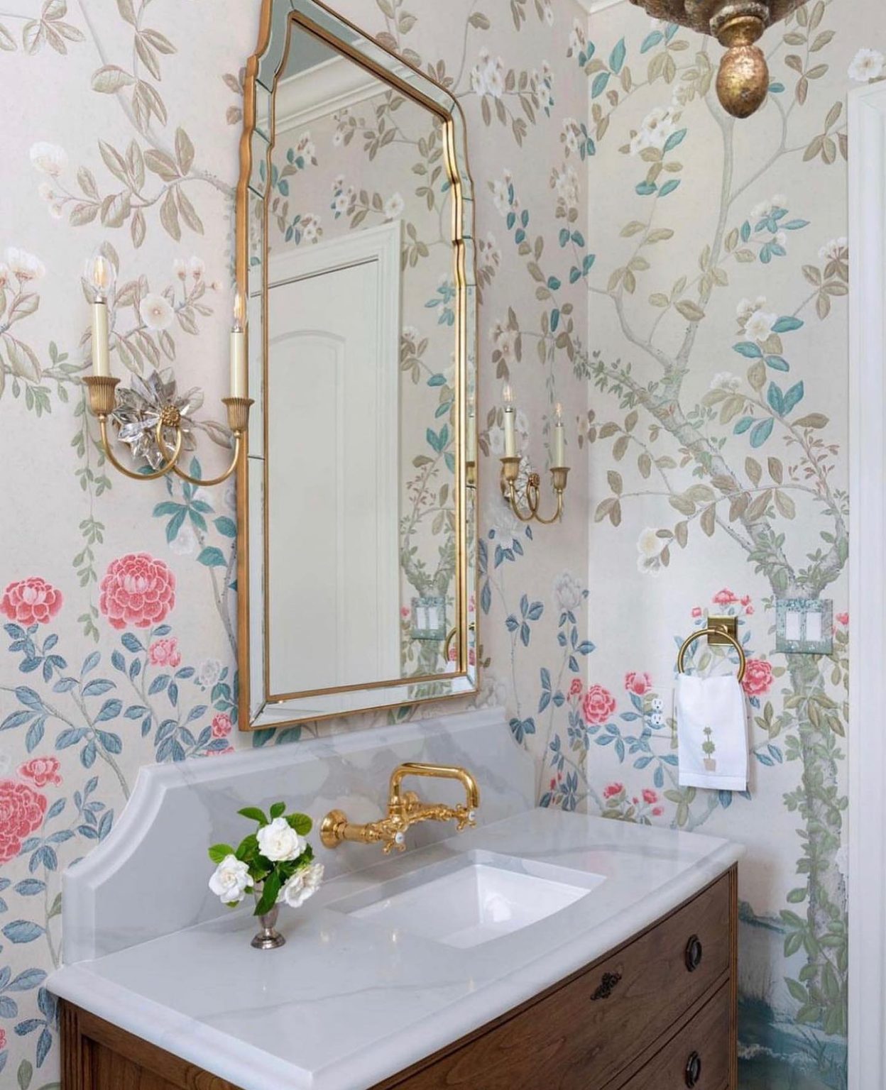 30 Powder Bathroom Ideas That Blend Luxe, Modern, and Classic Styles ...