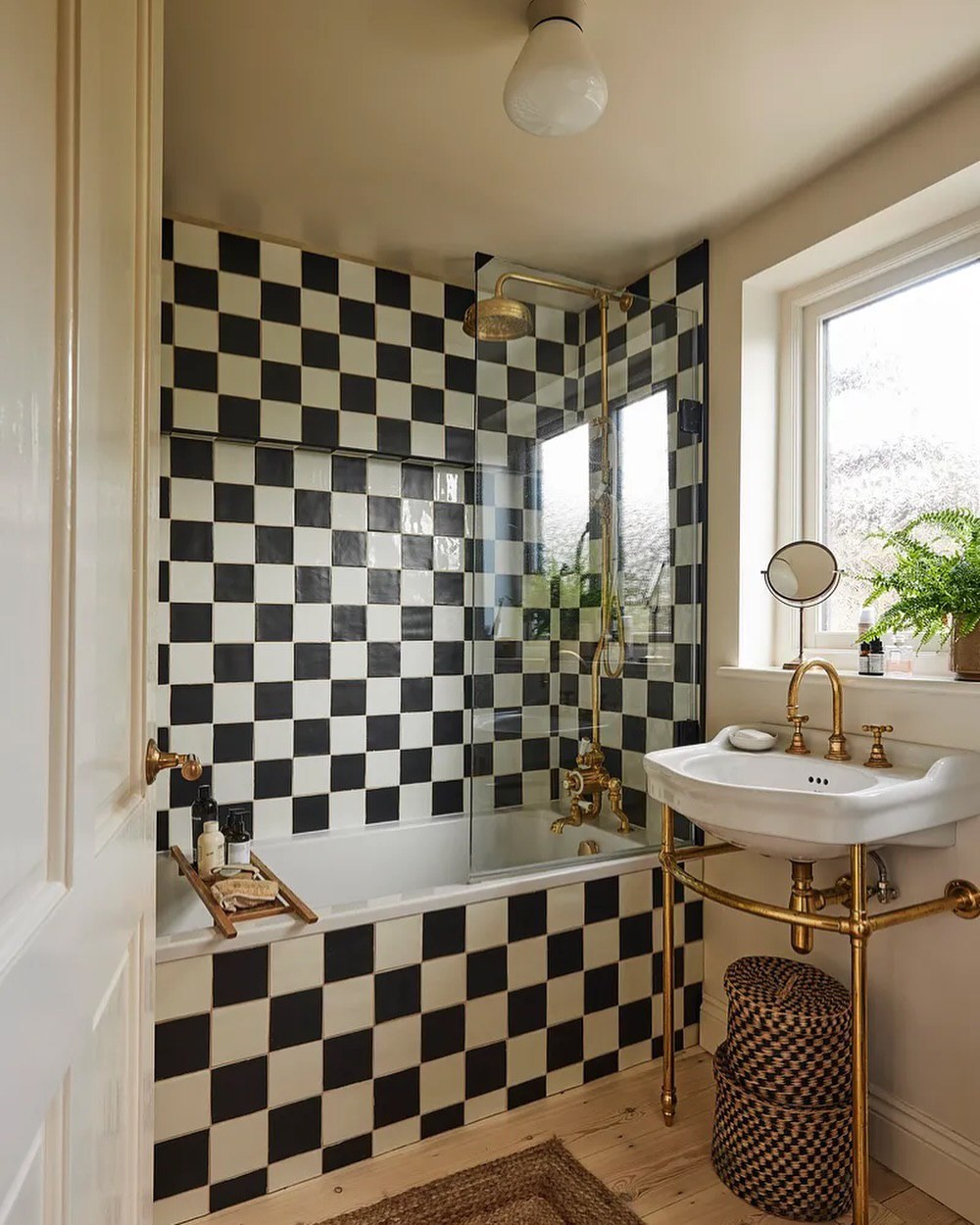 30 Stunning Apartment Bathroom Decor Ideas to Transform Your Small ...