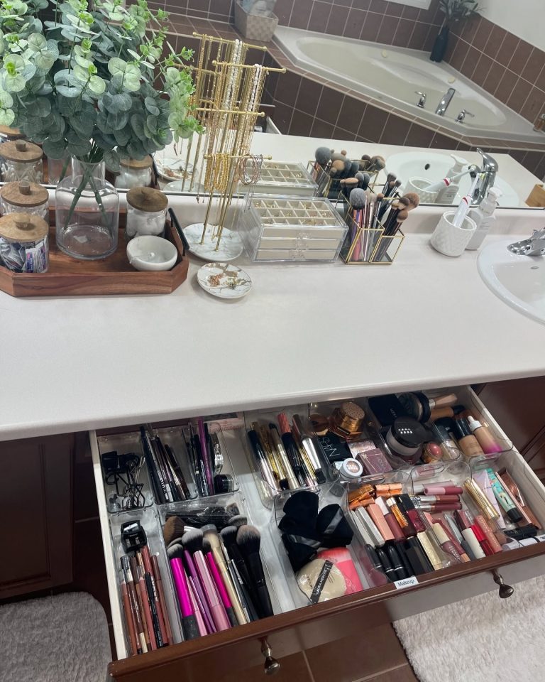 Beautiful view of Clutter Free Bathroom Countertops