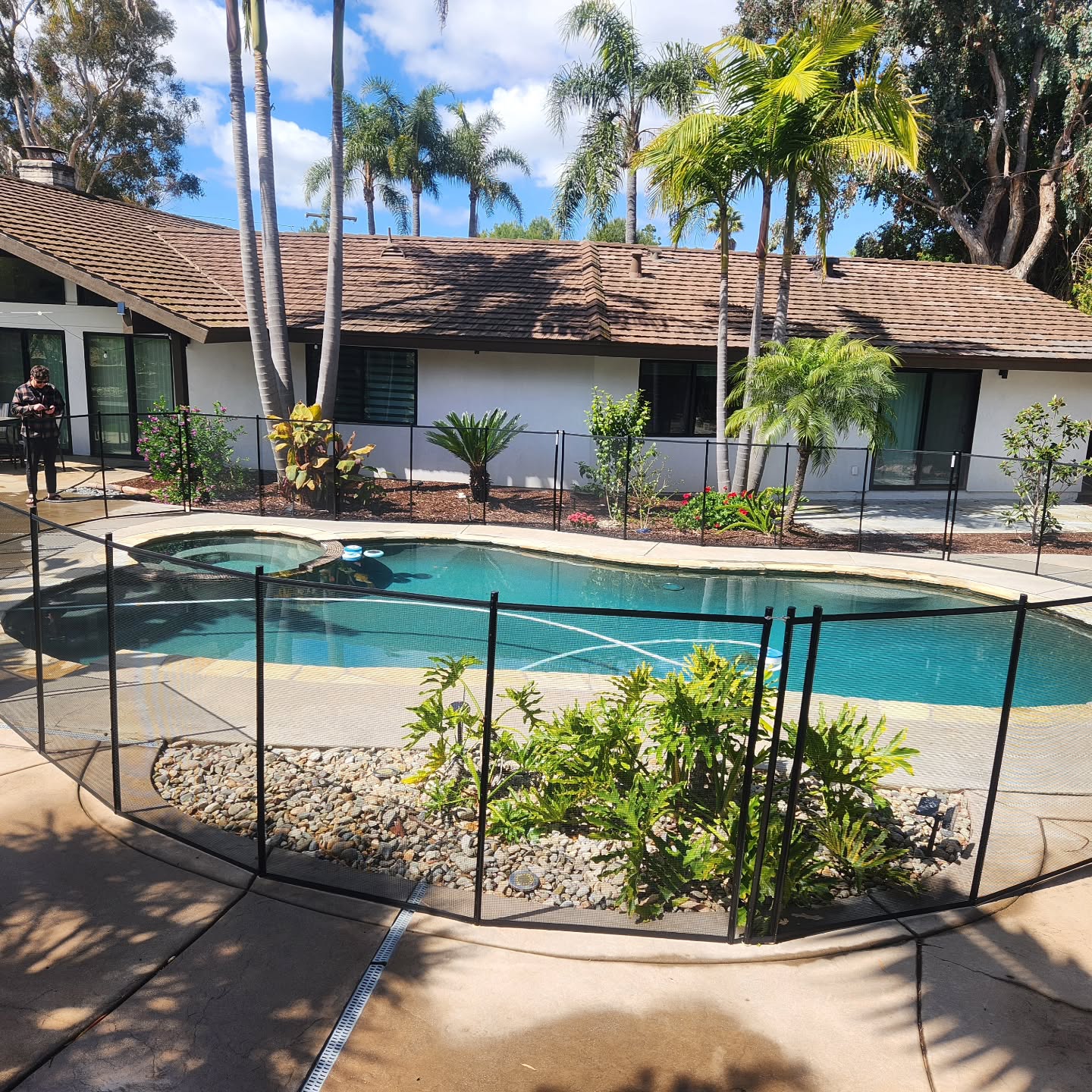 25 Pool Fence Ideas 2025: Stylish and Safe Designs for Every Backyard ...