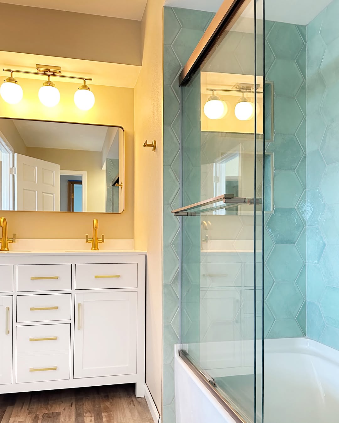 30 Bathroom Tile Ideas: Trendy and Timeless Designs for a Stunning ...