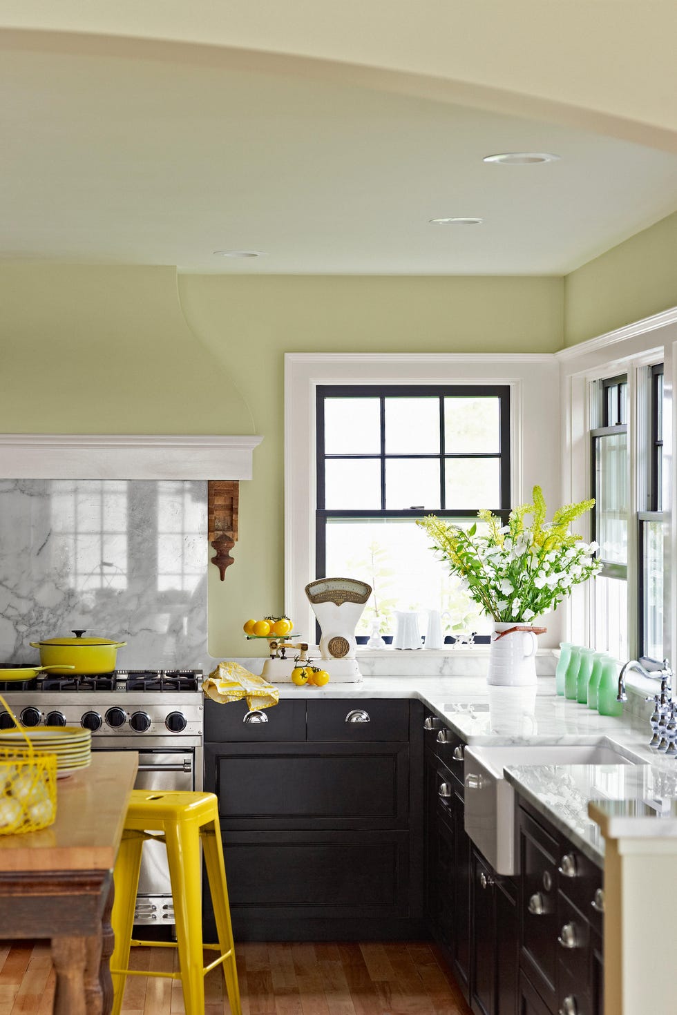 25 Kitchen Paint Colors 2025: The Best Color Combinations and Trends ...