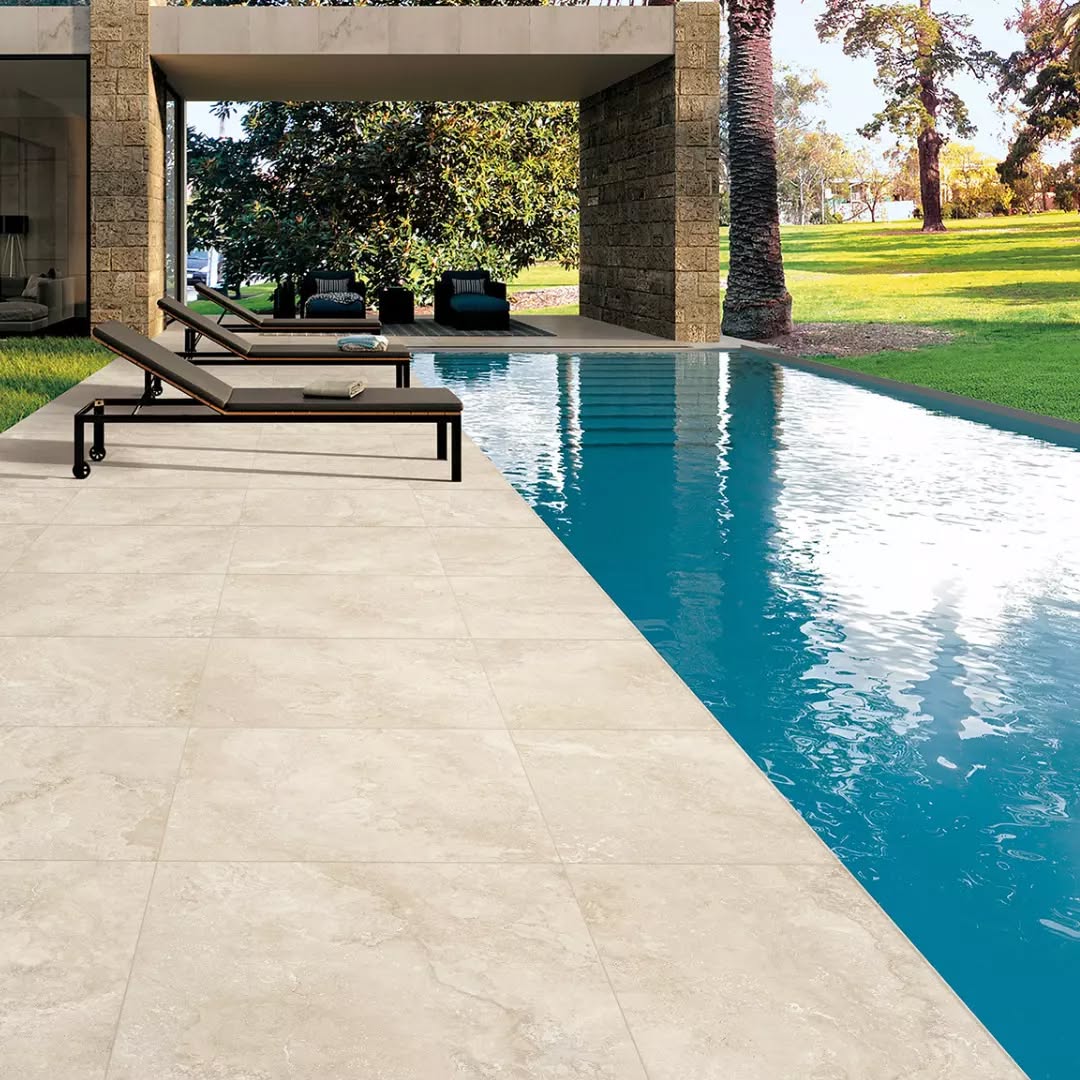 30 Outdoor Pool Area Ideas 2025: Modern, Budget-Friendly and Luxury ...