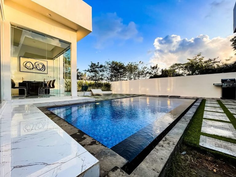 30 Outdoor Pool Area Ideas 2025: Modern, Budget-Friendly and Luxury ...