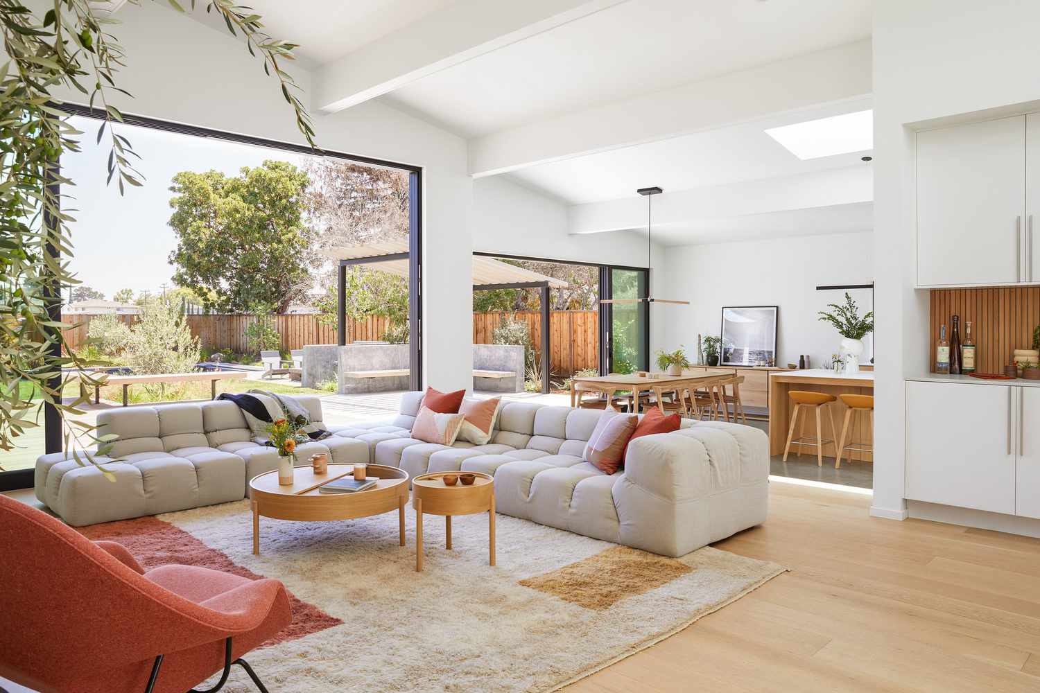 25 Open Kitchen Living Rooms 2025 That Redefine Style And Functionality 13 24