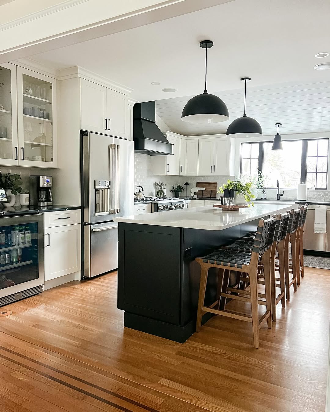 25 Black and White Kitchen Ideas 2025: Modern, Farmhouse and Minimalist ...