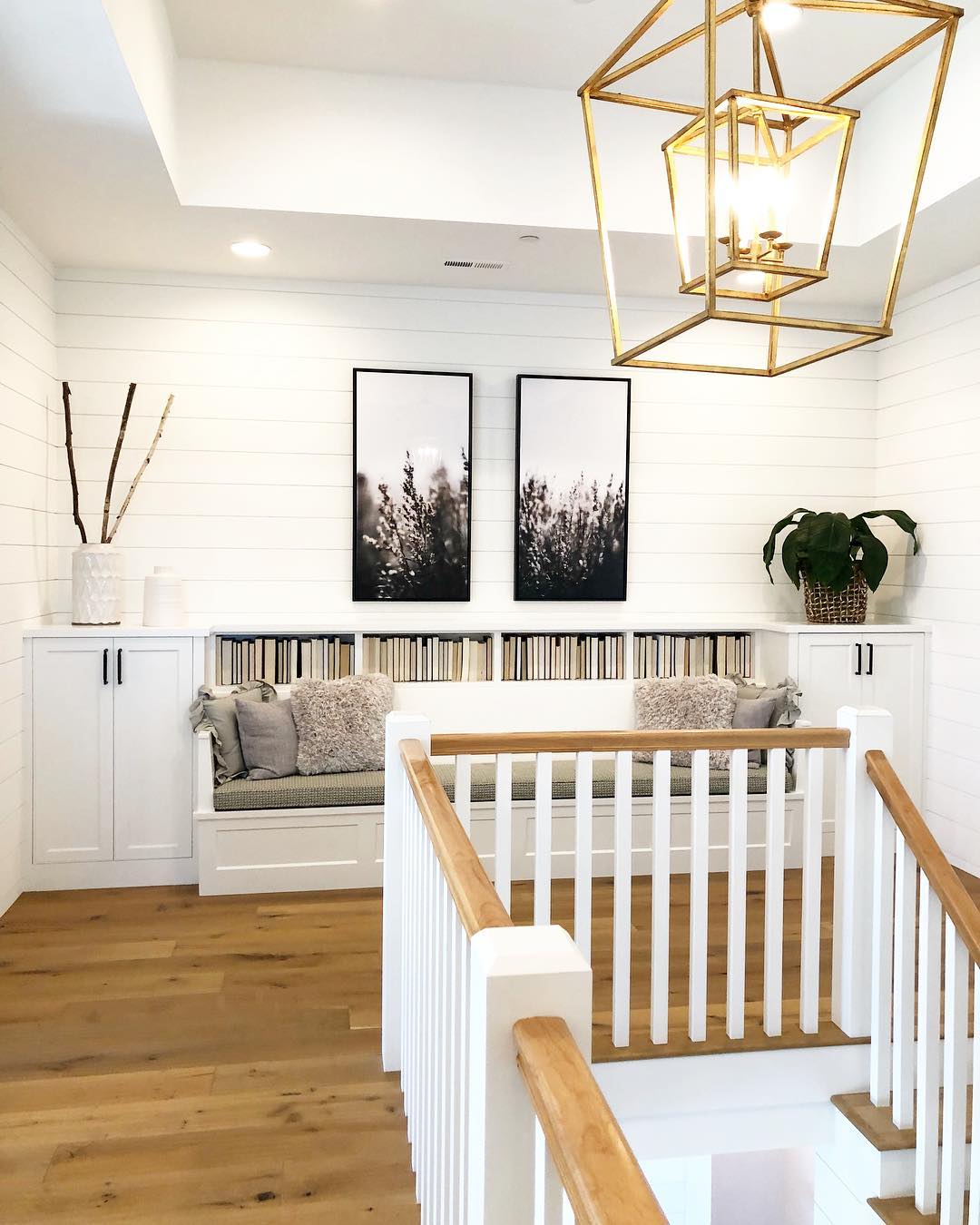 25 Upstairs Hallway Ideas 2025 That Turn Blank Landings Into Stylish ...