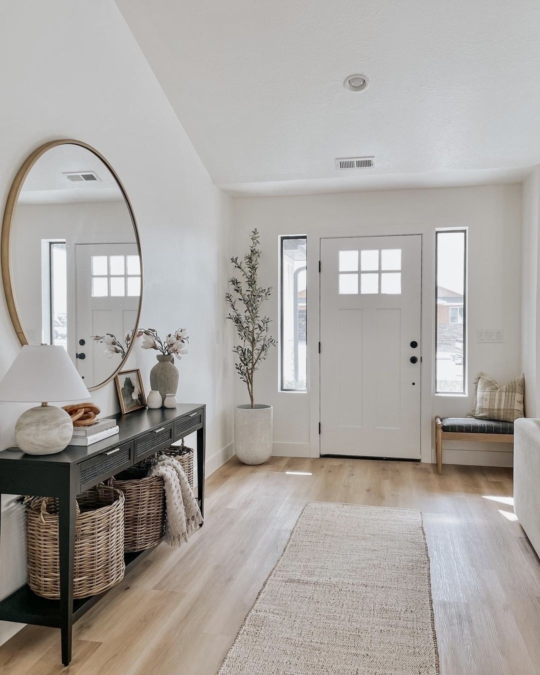 25 Modern Entryway Ideas for 2025 That Will Instantly Elevate Your Home ...