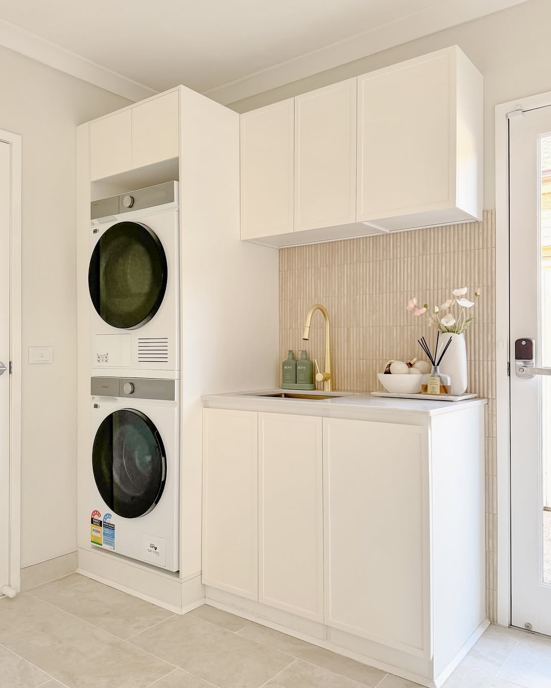 35 Laundry Room Cabinets and Shelves to Transform Your Space with Smart ...