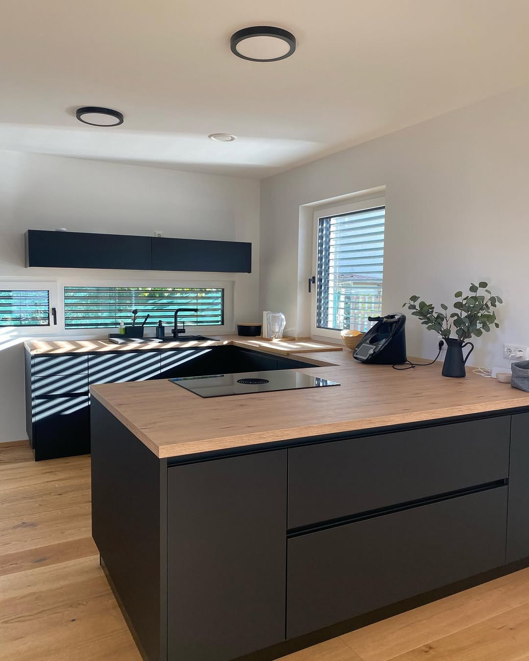 35 Black Kitchen Ideas 2025 That Prove Dark Designs Are the New Modern Luxury - placeideal.com