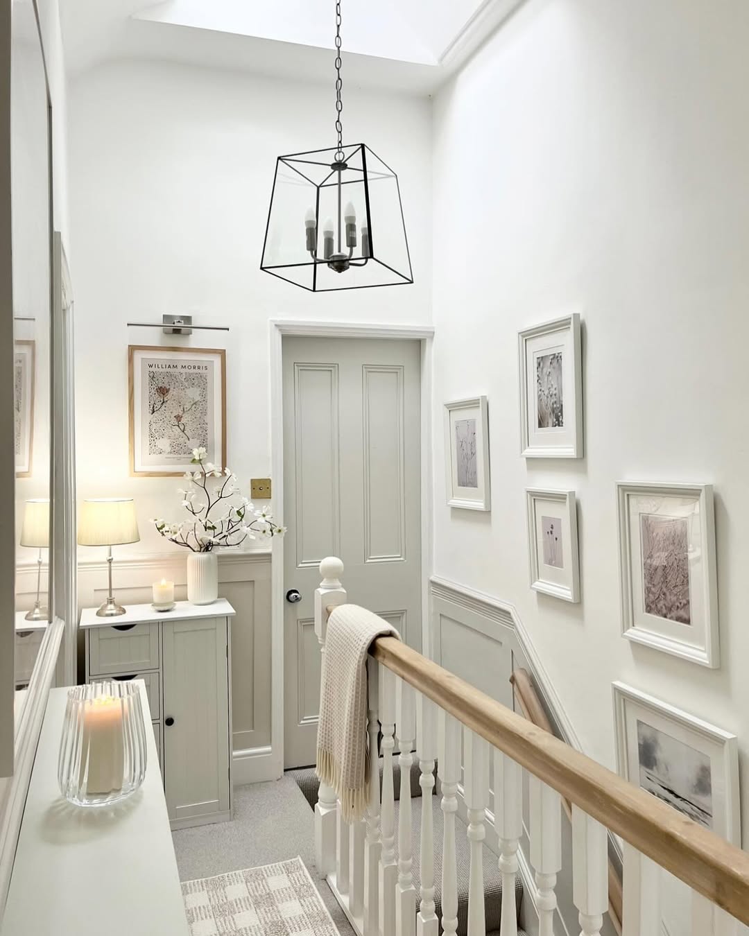 25 Upstairs Hallway Ideas 2025 That Turn Blank Landings Into Stylish ...