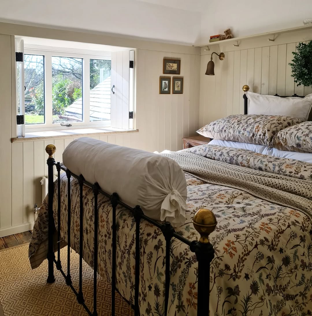 30 Rustic Bedroom Ideas 2025 That Are Cozy, Romantic, and Perfect for ...
