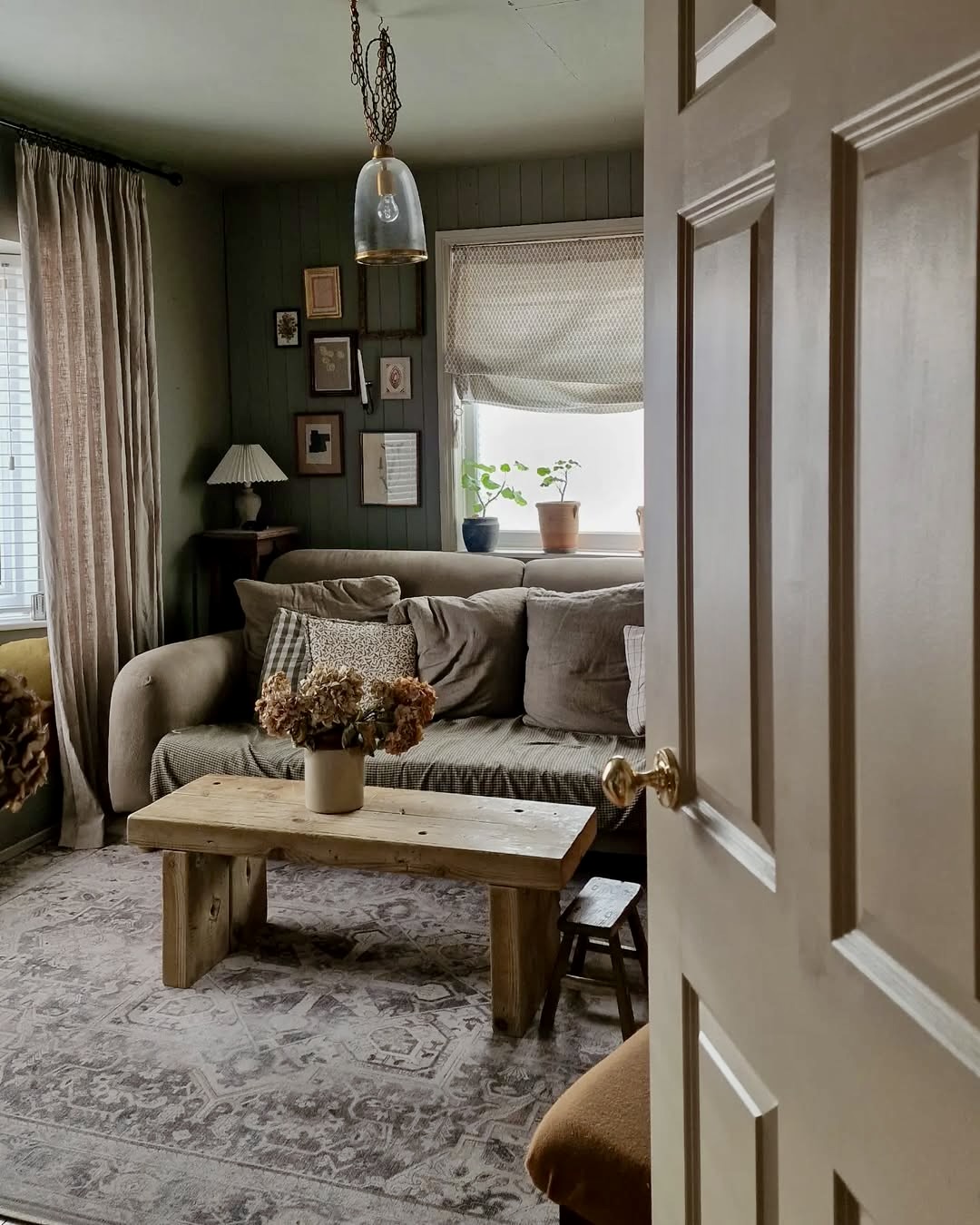 35 Moody Living Room 2025 Ideas for Cozy, Stylish Interiors with Dark ...