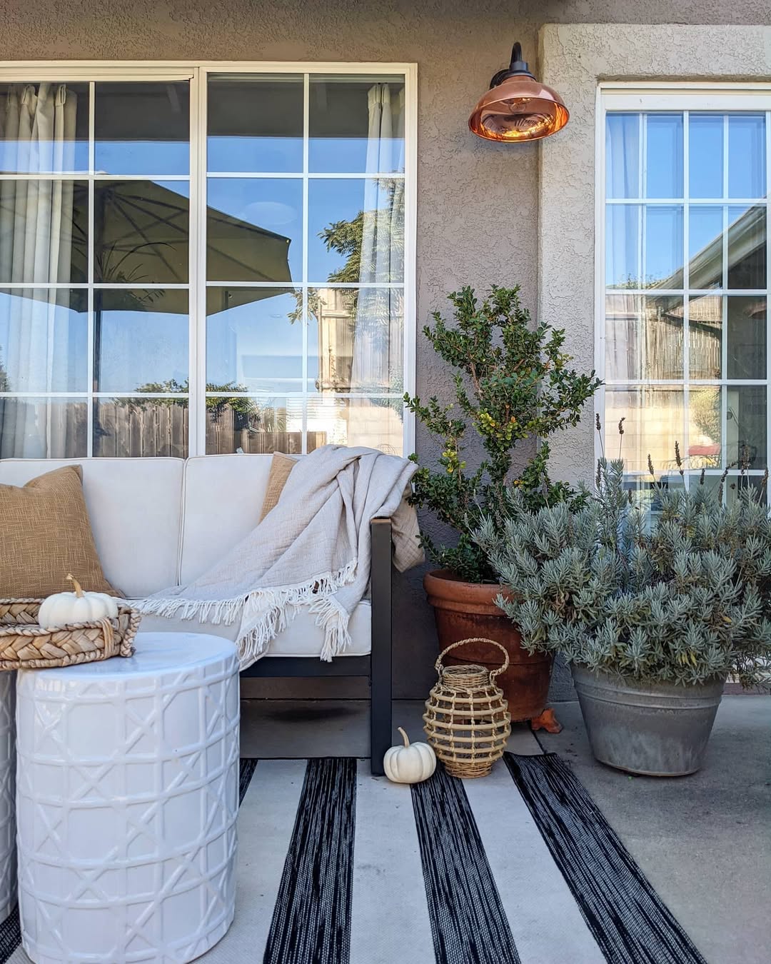 33 Fall Outdoor Decor Ideas to Transform Your Porch, Yard and Patio ...