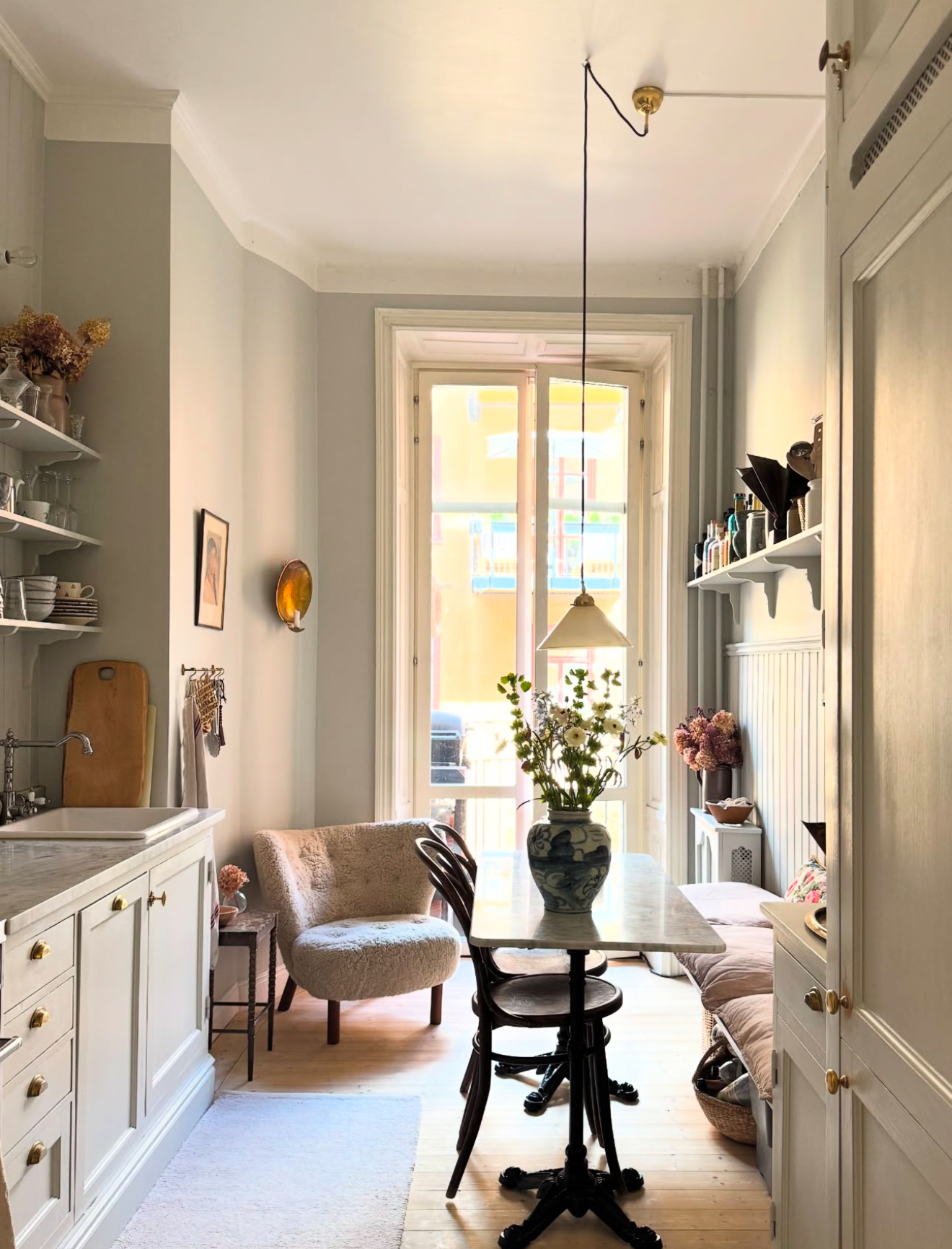 View of 35 Scandinavian Interior Ideas That Redefine Minimalist Style with Cozy ...