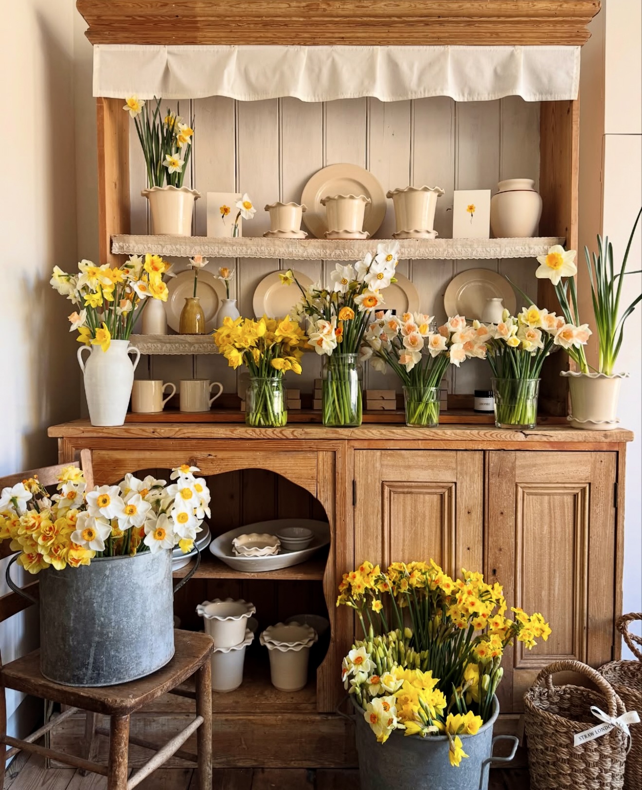 Earthy Spring Decor 35 Spring Kitchen Decor Ideas That Will Instantly Refresh Your Home for ...