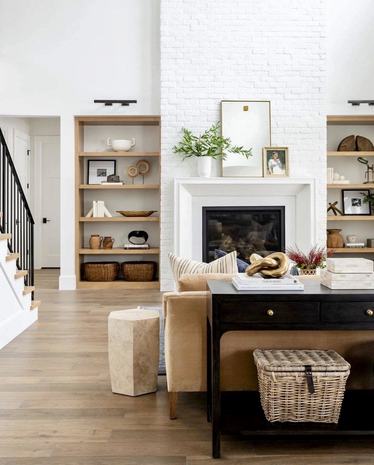 25 Built In Shelves Living Room Ideas That Will Instantly Elevate Your ...