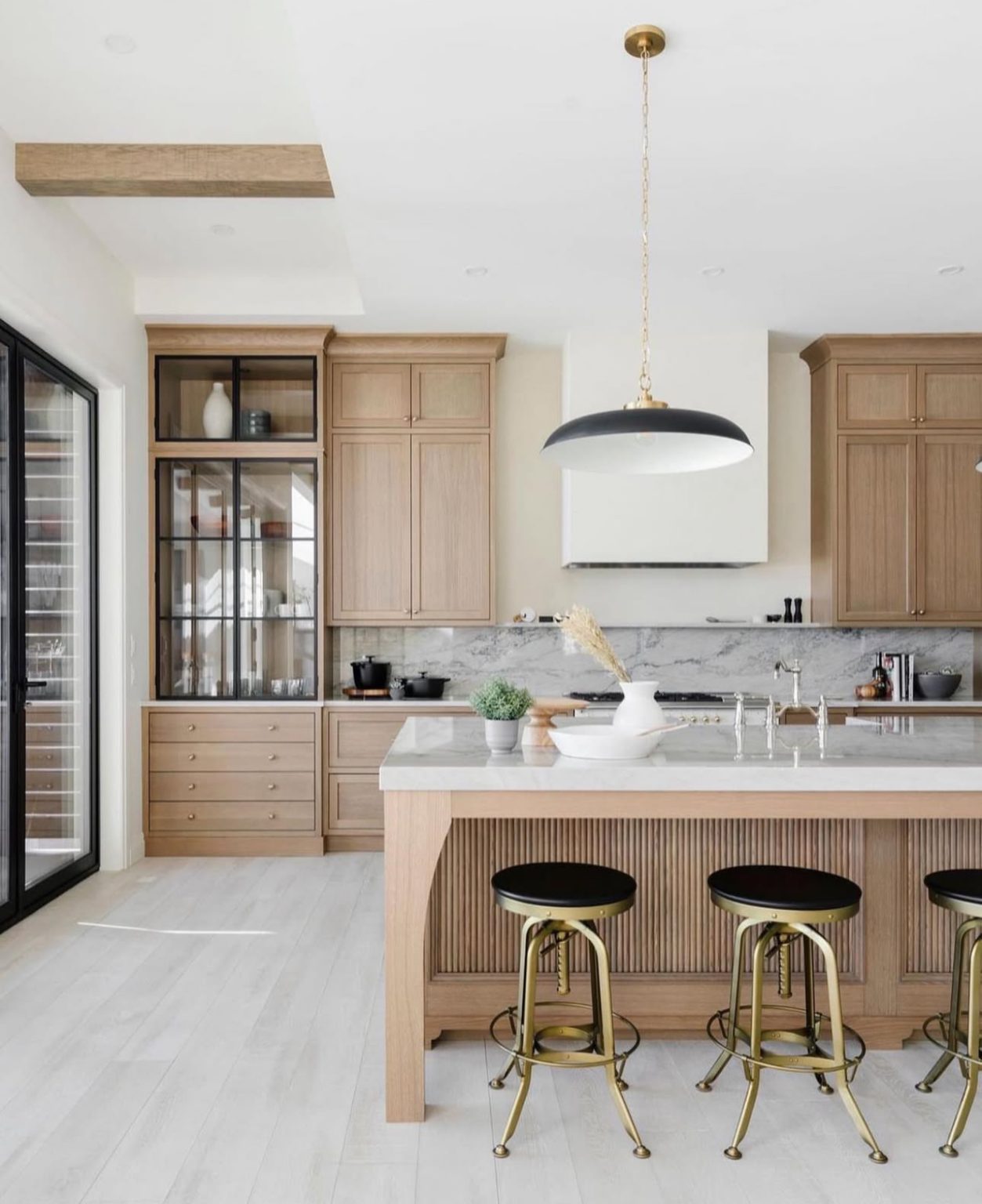 30 White Oak Kitchen Cabinets That Blend Warmth, Style and Modern ...