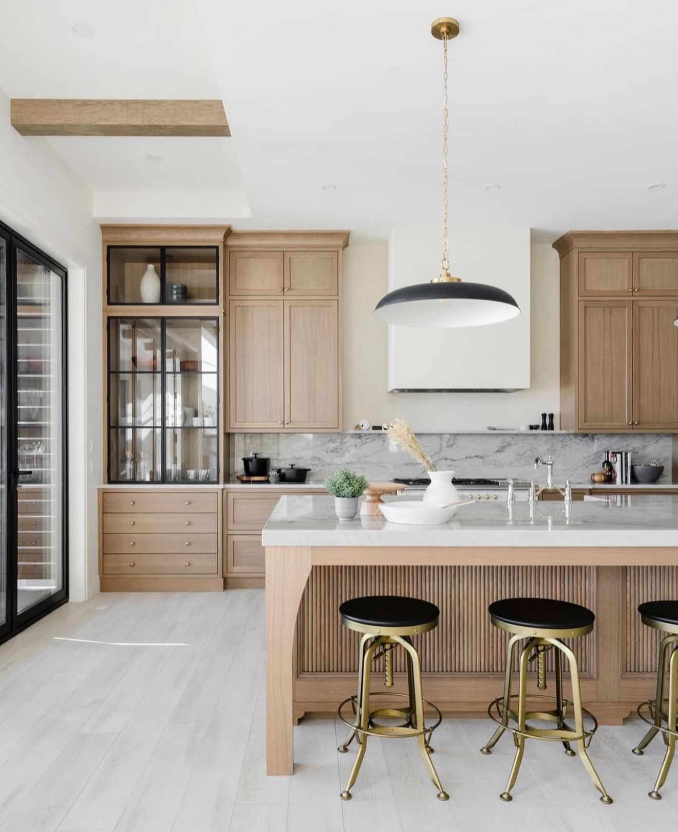 30 White Oak Kitchen Cabinets That Blend Warmth, Style and Modern ...