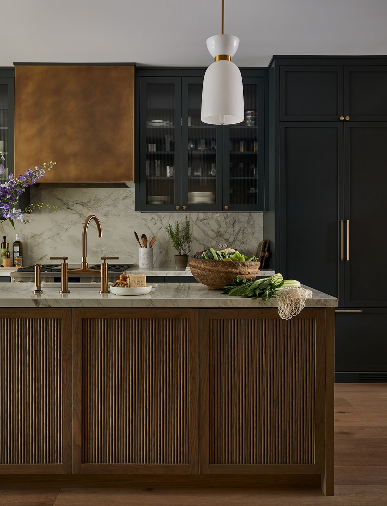 30 Dark Wood Kitchen Cabinets That Will Transform Your Space in 2025 ...