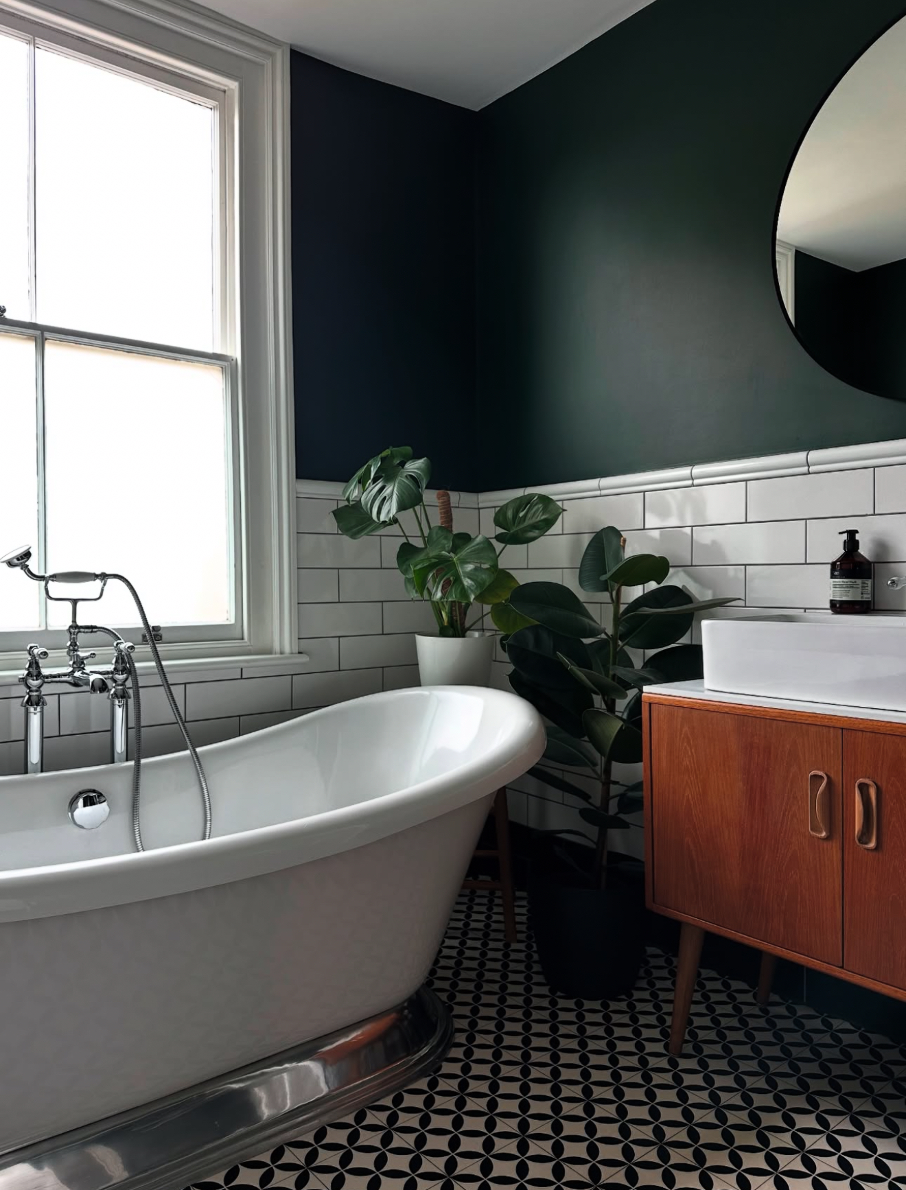 30 Dark Moody Bathroom Ideas That Bring Drama, Luxury, and Timeless ...