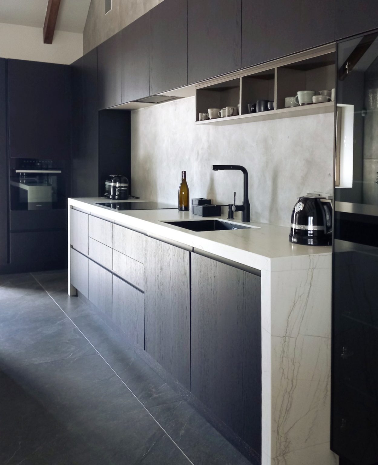 25 Dark Moody Kitchen Ideas That Prove Bold Colors and Dramatic Design ...