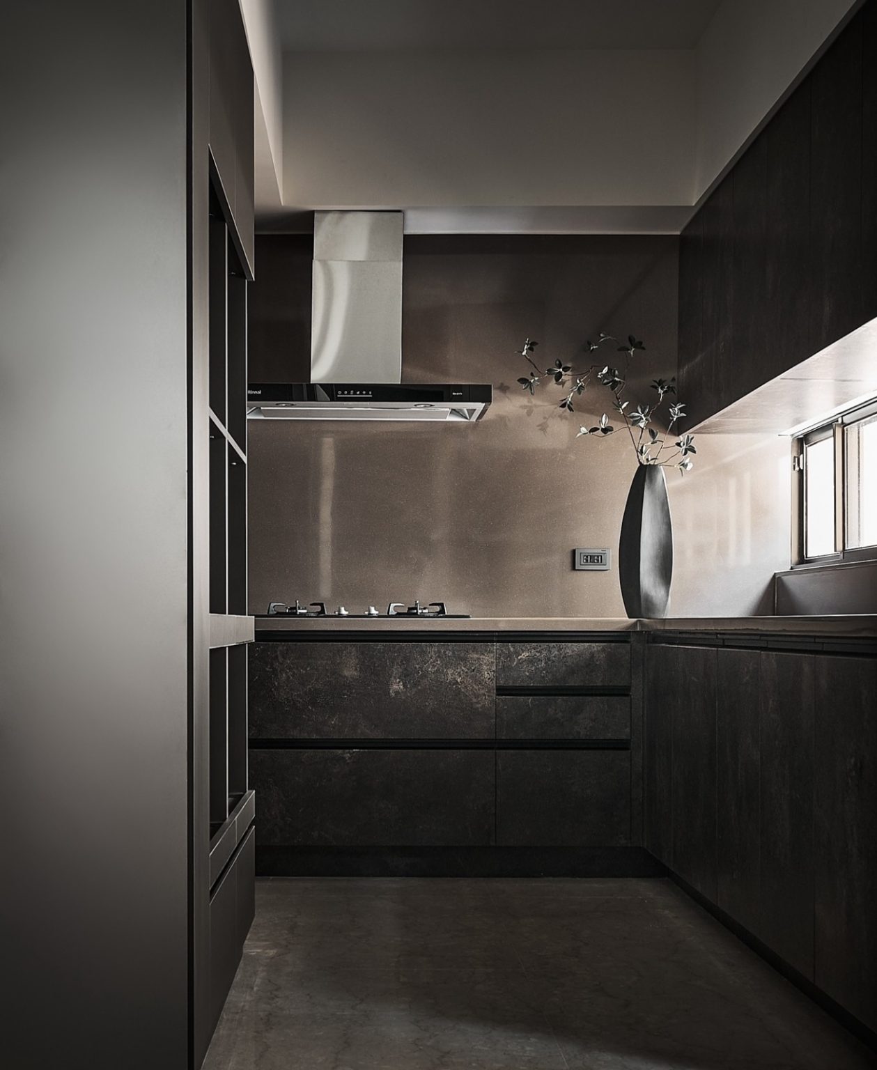 25 Dark Moody Kitchen Ideas That Prove Bold Colors and Dramatic Design ...