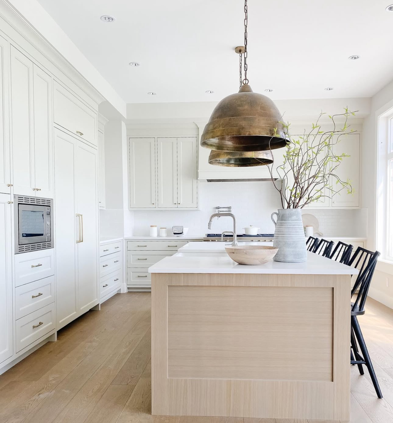 30 White Oak Kitchen Cabinets That Blend Warmth, Style and Modern ...
