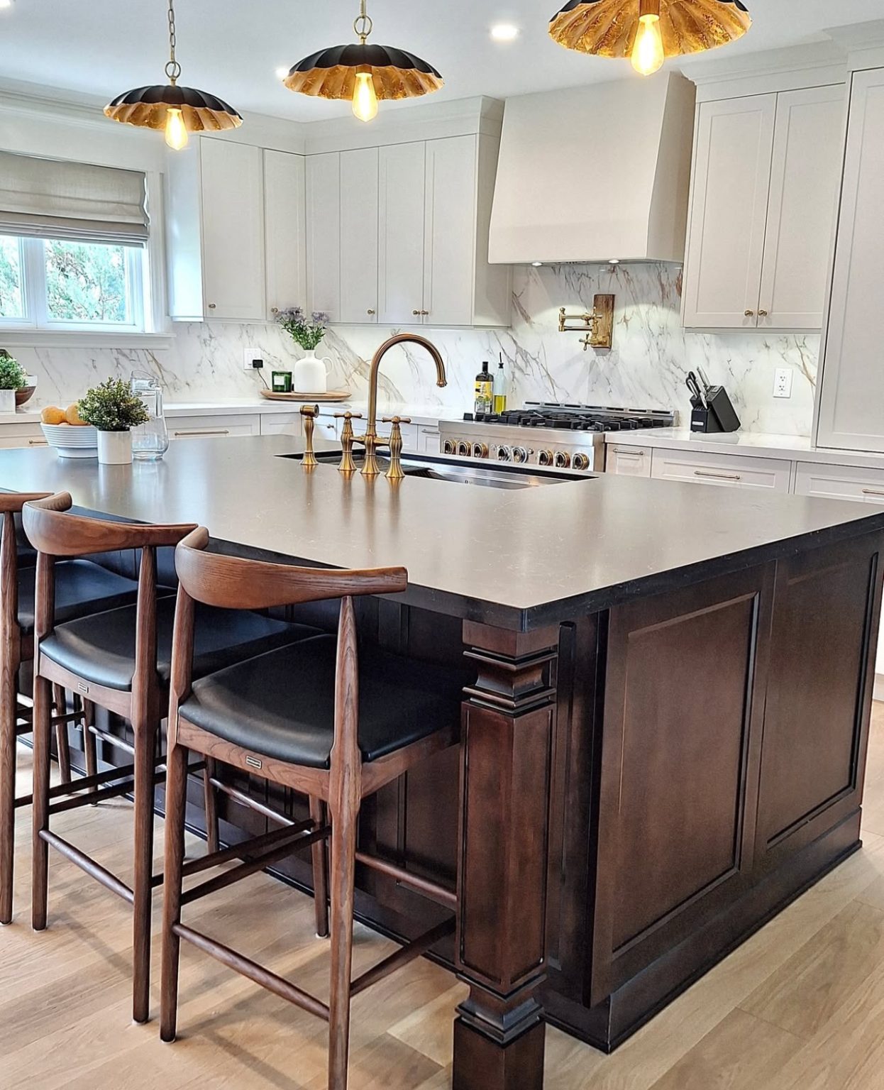 30 Dark Wood Kitchen Cabinets That Will Transform Your Space in 2025 ...