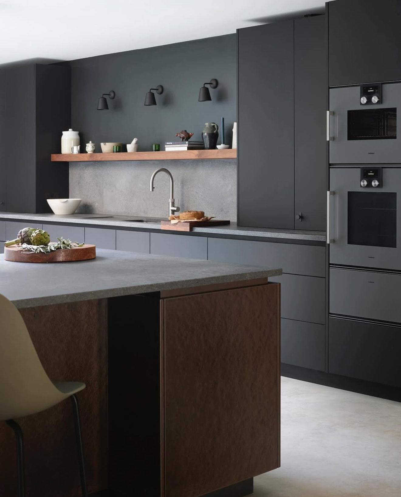 25 Dark Moody Kitchen Ideas That Prove Bold Colors and Dramatic Design ...