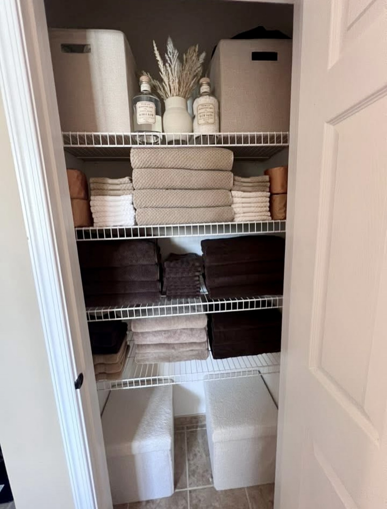 35 LINEN CLOSET ORGANIZATION Ideas That Will Instantly Transform Your ...
