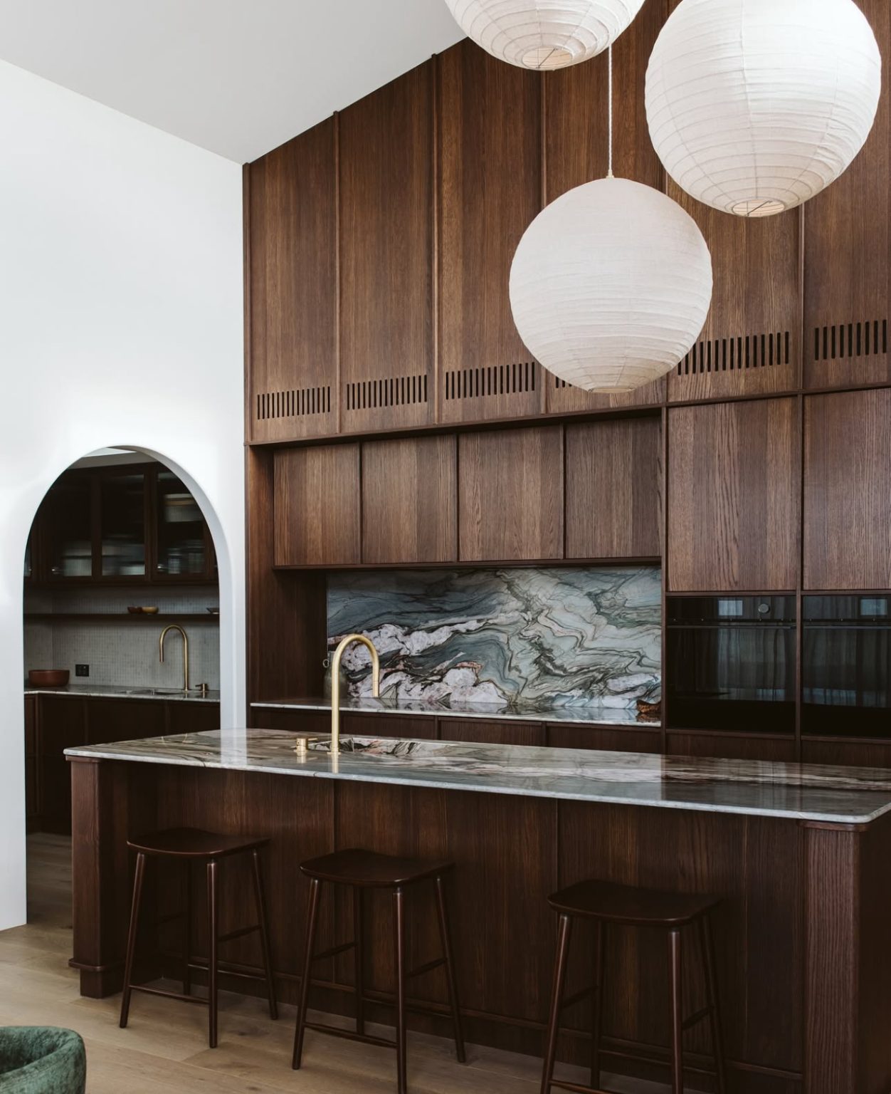 25 Dark Moody Kitchen Ideas That Prove Bold Colors and Dramatic Design ...
