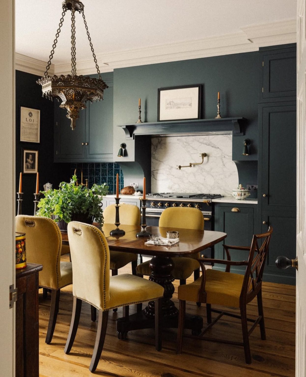 25 Dark Moody Kitchen Ideas That Prove Bold Colors and Dramatic Design ...