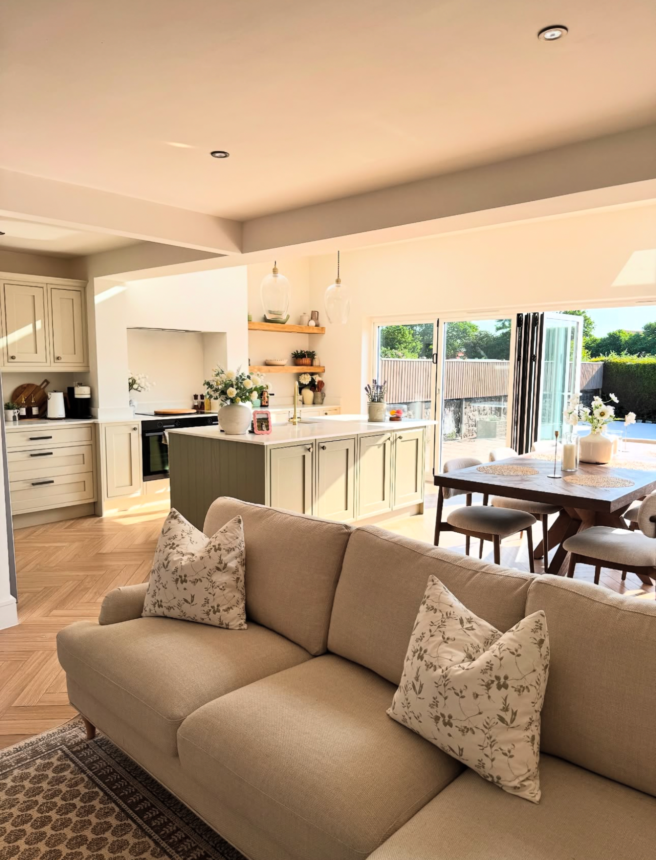 30 Open Floor Plan Living Room and Kitchen Ideas That Blend Style ...