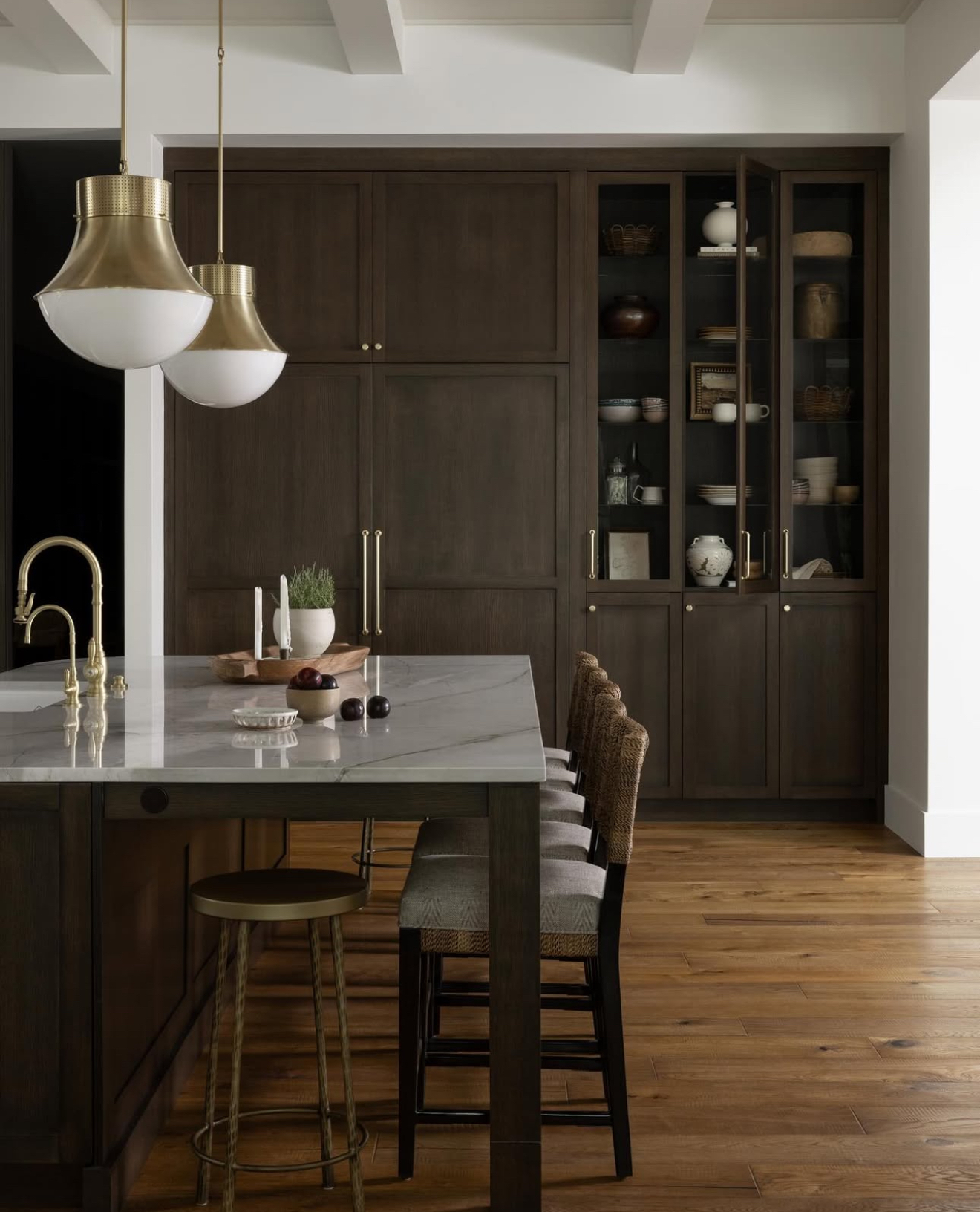 25 Dark Moody Kitchen Ideas That Prove Bold Colors and Dramatic Design ...