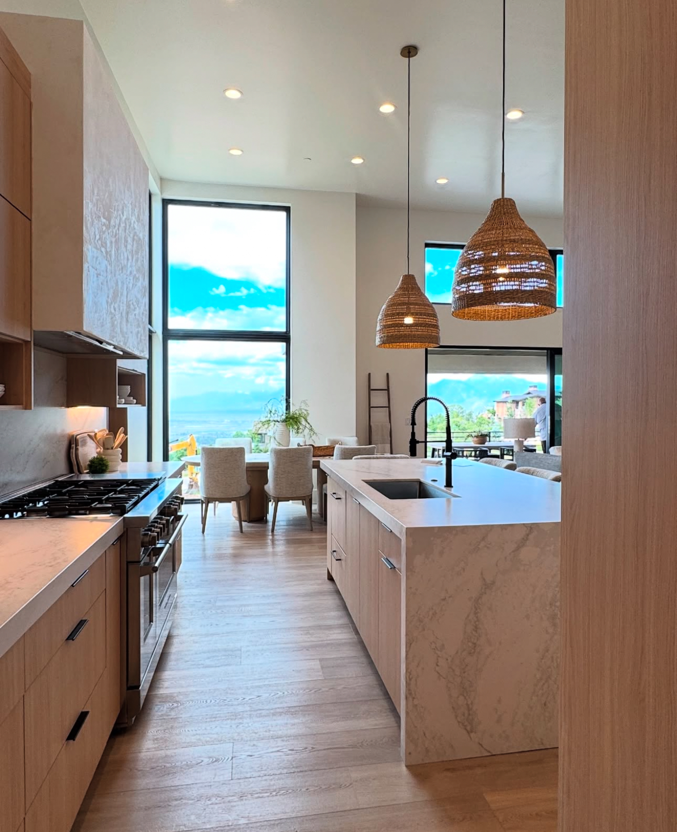 30 Open Floor Plan Living Room and Kitchen Ideas That Blend Style ...