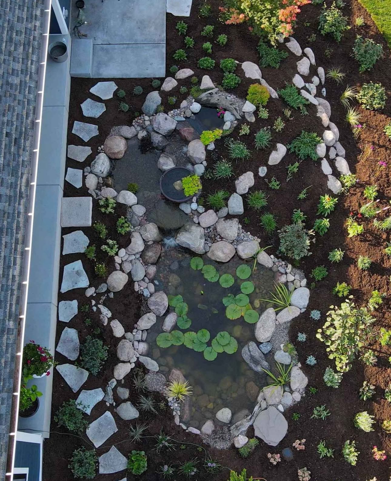 30 Pond Ideas to Transform Your Garden into a Relaxing and Aesthetic ...