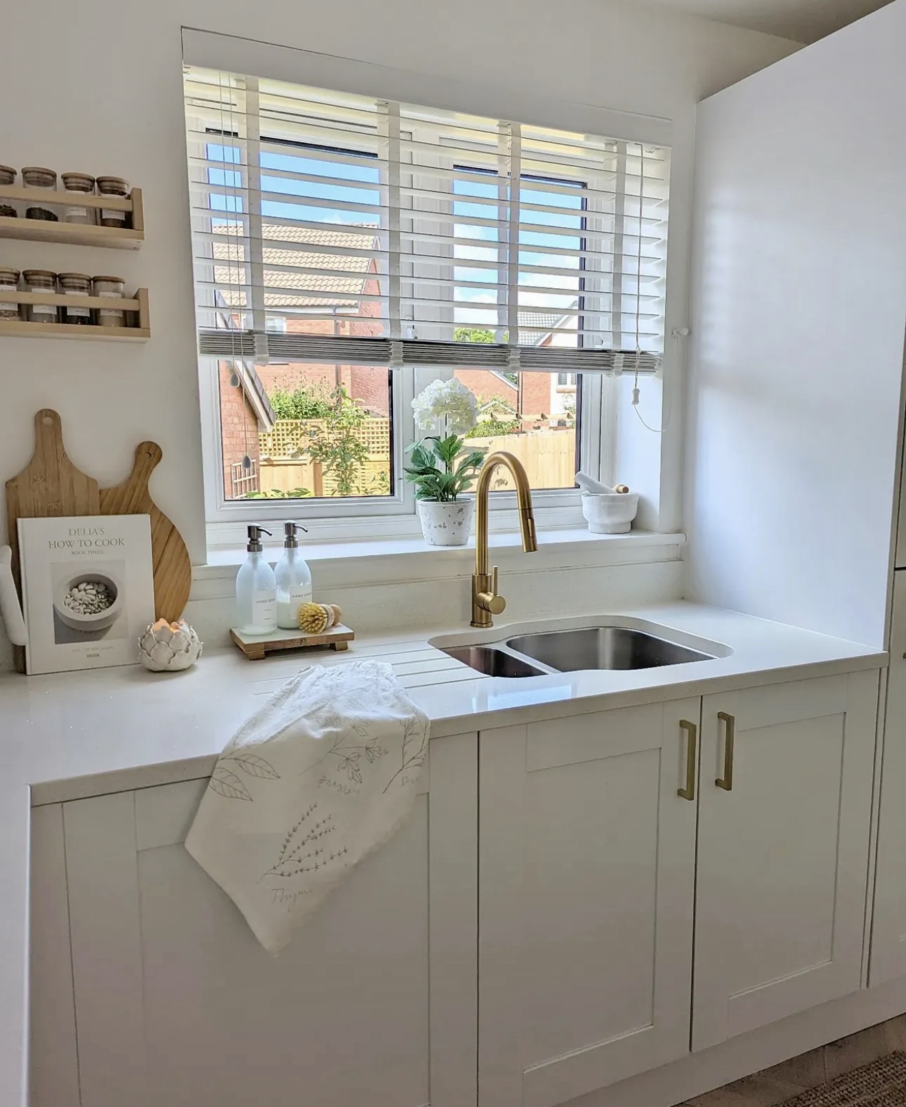 30 Kitchen Sink Ideas That Will Instantly Elevate Your Home — From ...