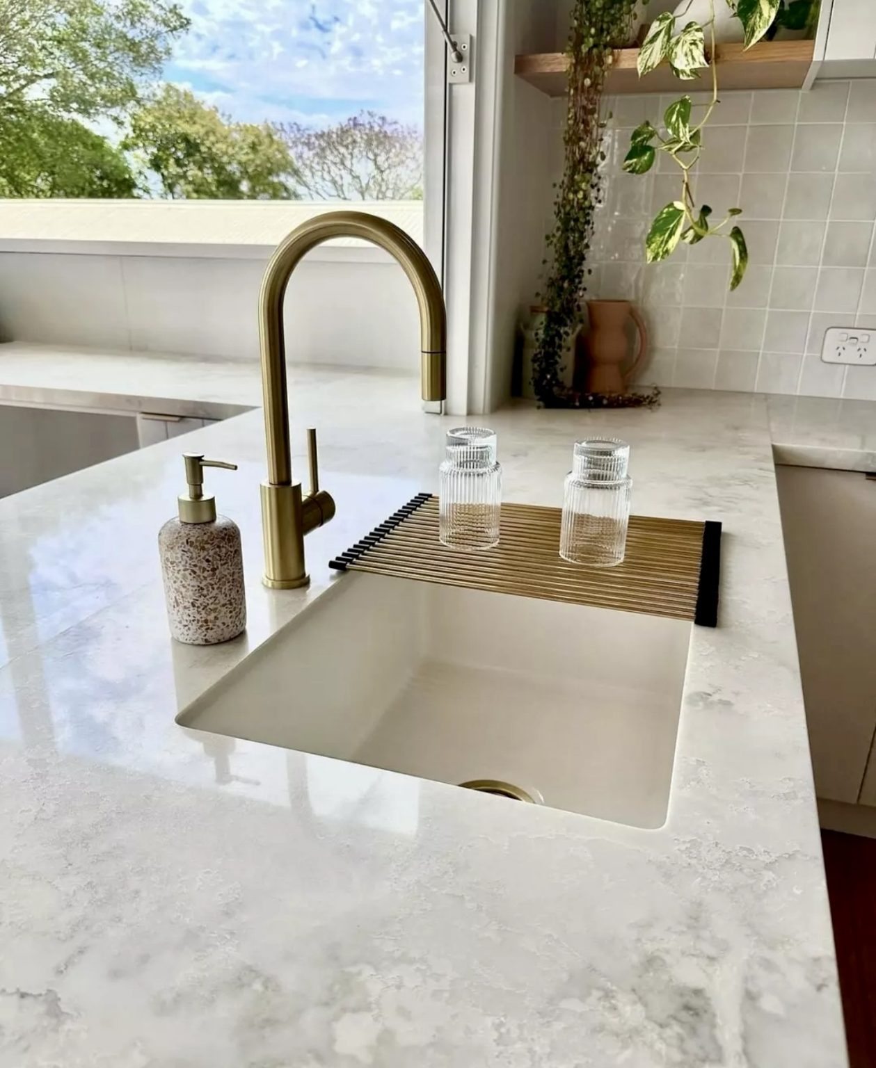 30 Kitchen Sink Ideas That Will Instantly Elevate Your Home — From ...