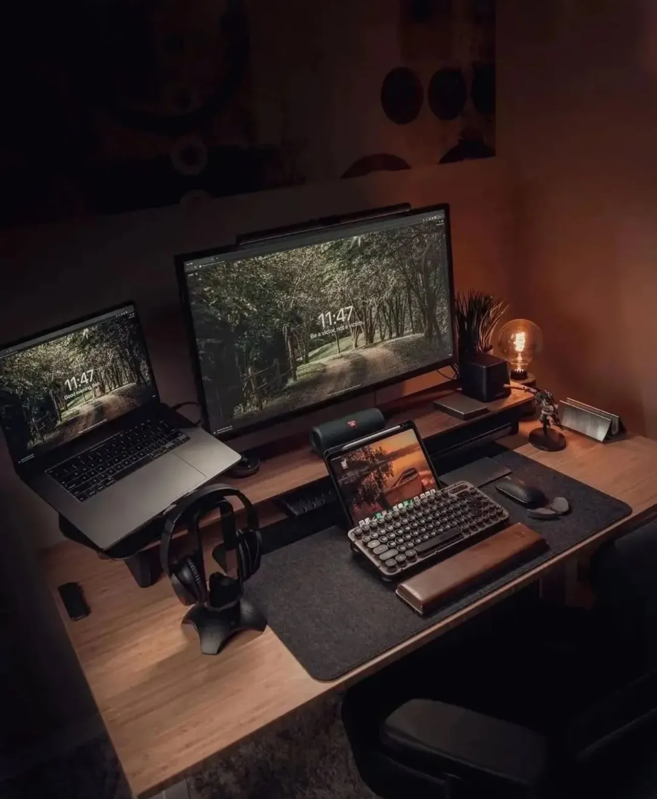 30 Office Desk Ideas for Stylish Workspaces with Aesthetic Designs and ...