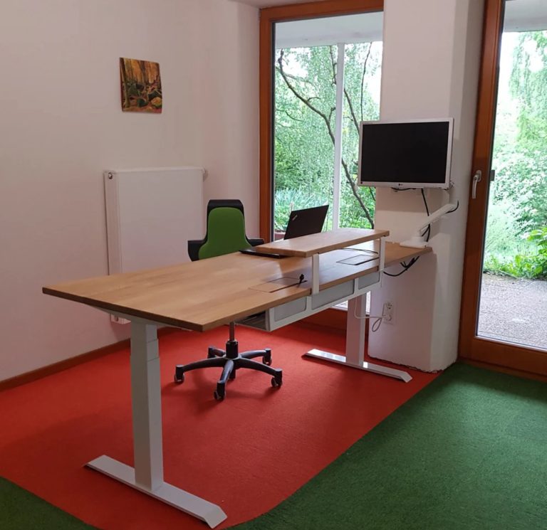 30 Office Desk Ideas for Stylish Workspaces with Aesthetic Designs and ...