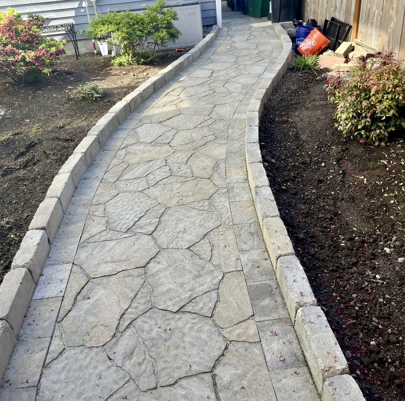 35 Pavers Walkway Ideas to Elevate Your Front Entrance, Side of House ...