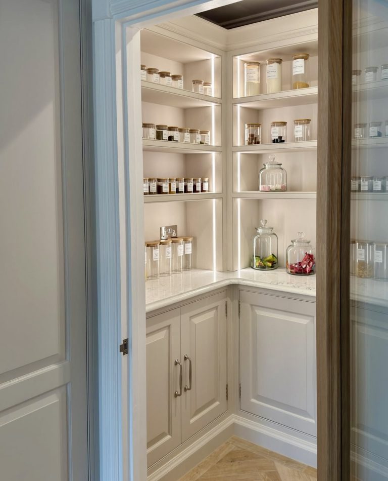 35 Walk In Pantry 2026: Stylish Layouts, Smart Organization and Modern ...