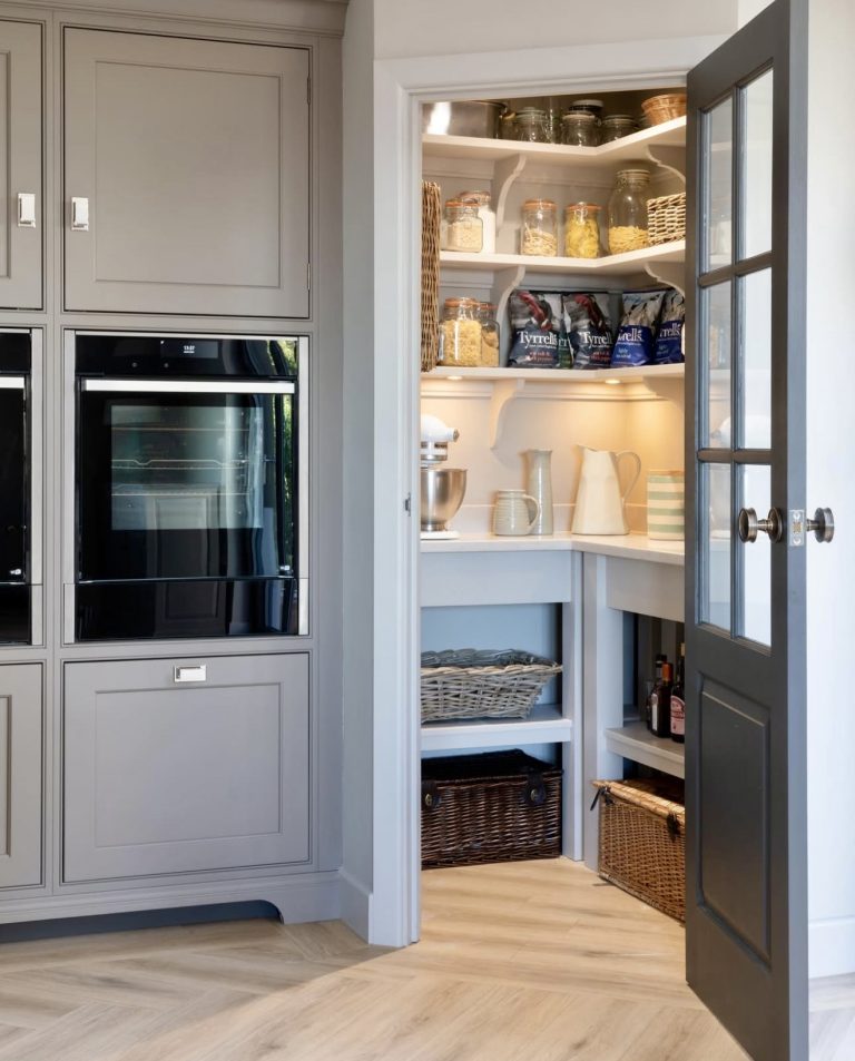 35 Walk In Pantry 2026: Stylish Layouts, Smart Organization and Modern ...