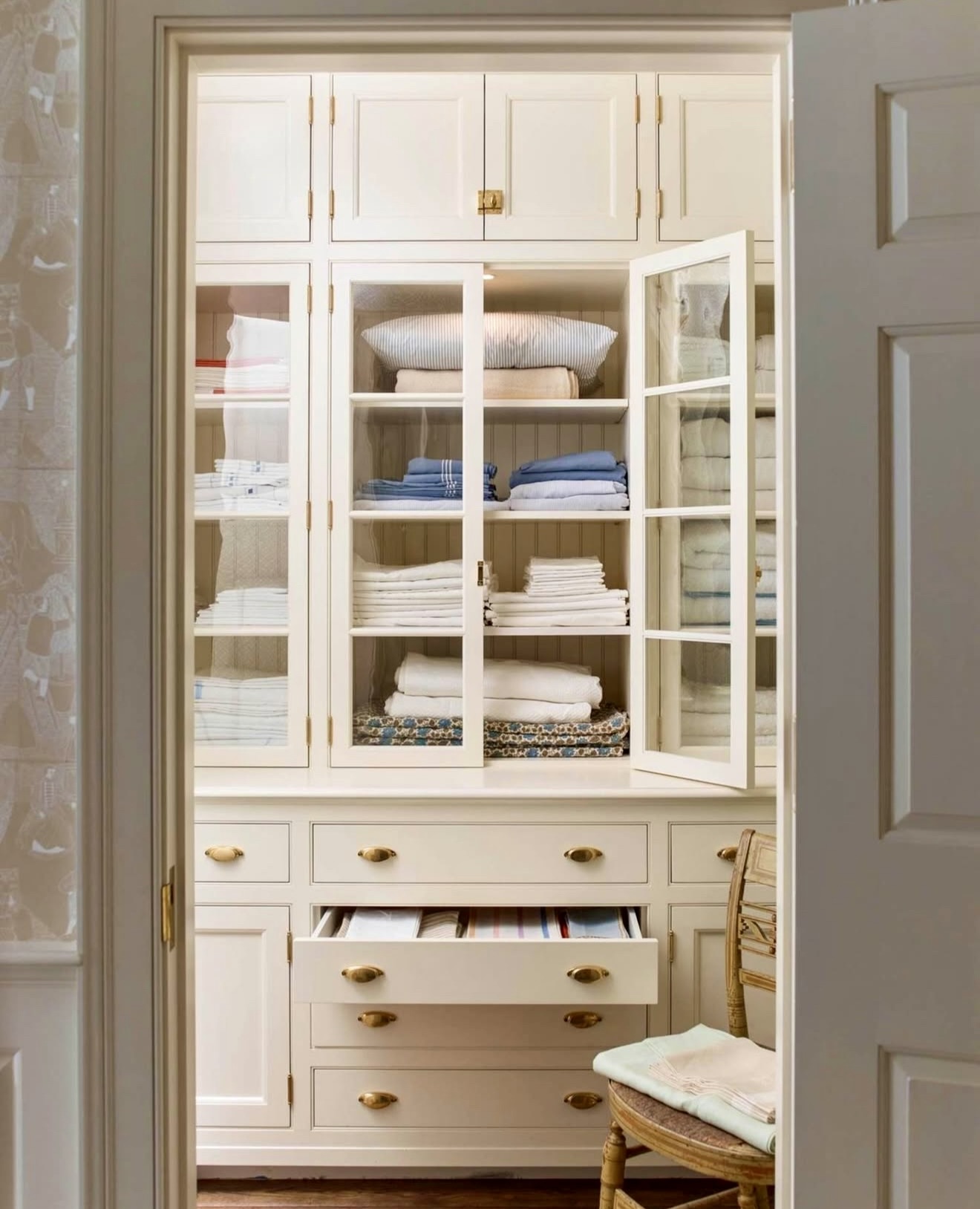 30 Linen Closet Organization 2026 Ideas That Transform Small Spaces ...