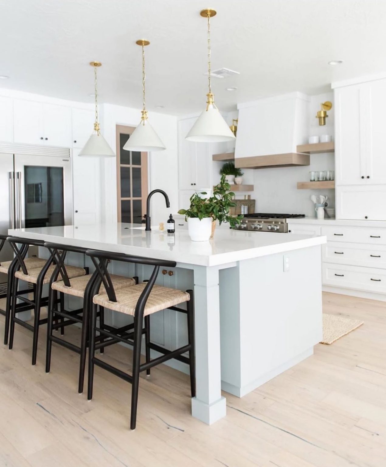 25 Modern Farmhouse Kitchens 2026 That Blend Rustic Charm With Modern ...