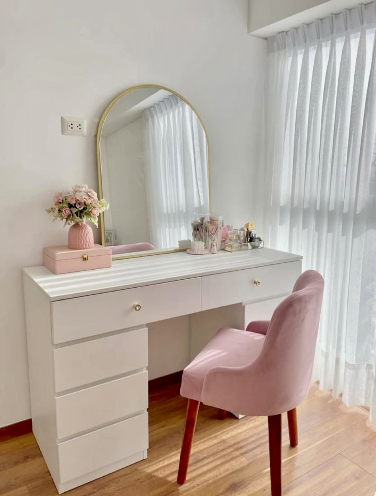 30 Vanity Ideas Bedroom 2026: Stylish, Modern and Small-Space Friendly ...