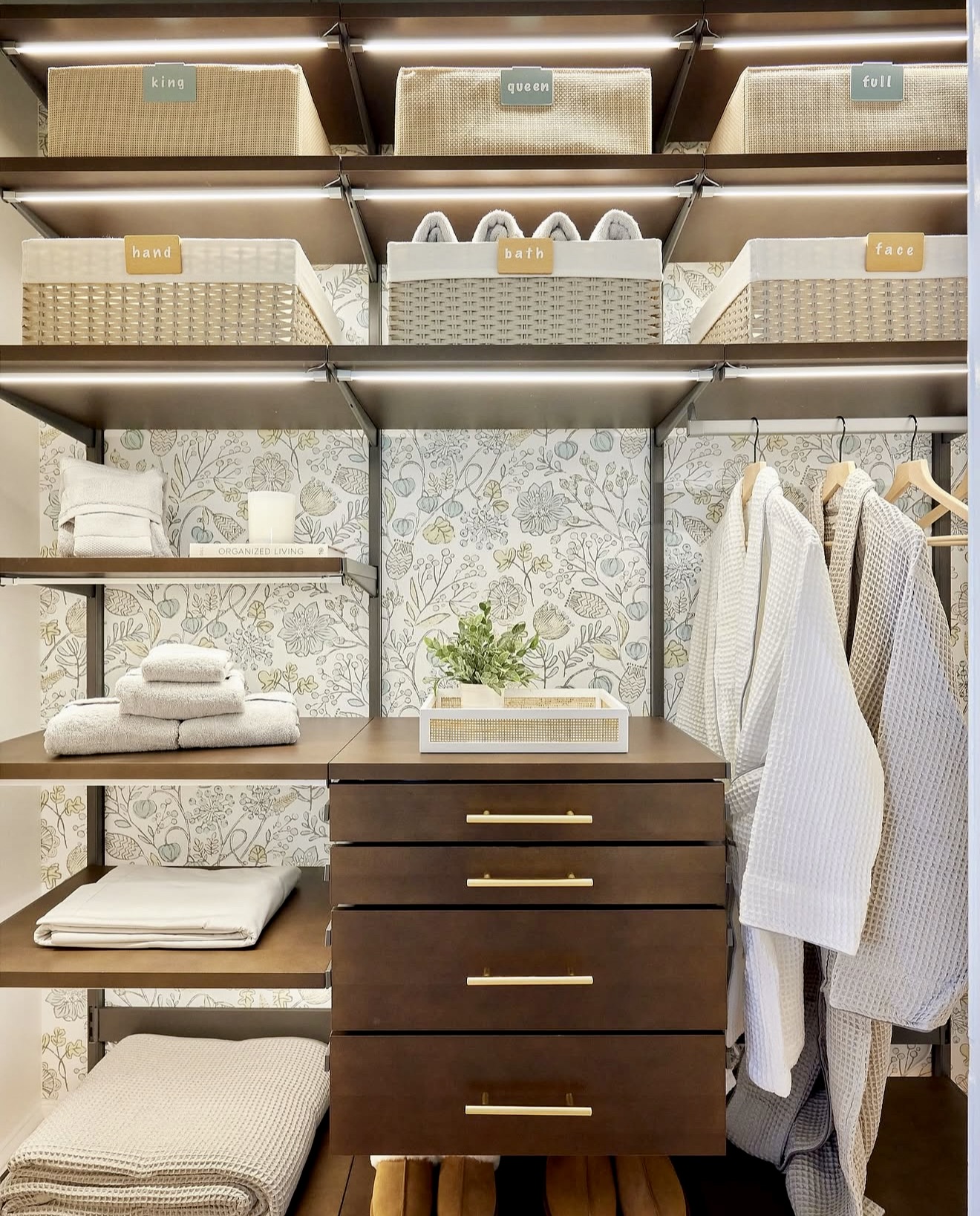 30 Linen Closet Organization 2026 Ideas That Transform Small Spaces ...