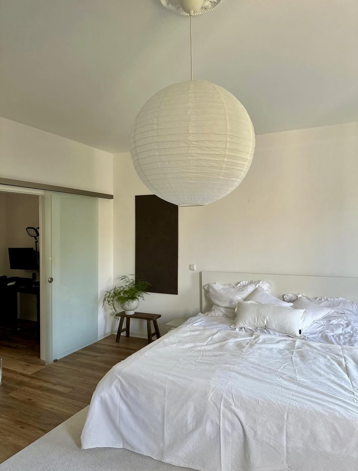 View of 30 Apartment Decorating on a Budget 2026 Ideas That Look Expensive but ...