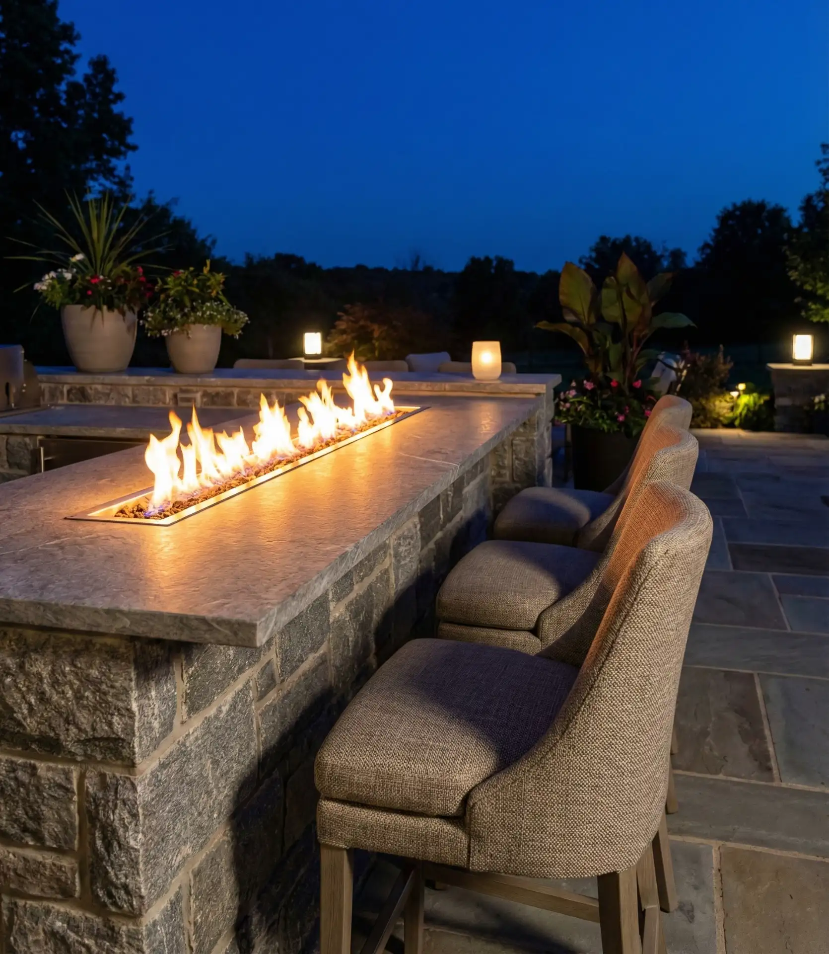 Bar with Integrated Fire Feature 1